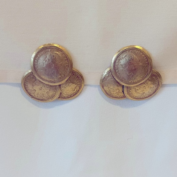 Clip on “Cluster of Coins” - Picture 16 of 16